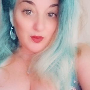 Meet your Posher, Carmela